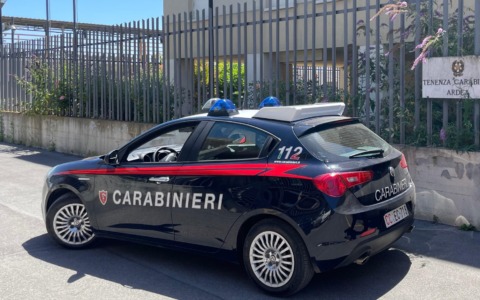 Denunciato a Reggio Emilia con coltello e hashish