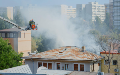 Rifiuti abbandonati, allarme nel quartiere stazione di Reggio Emilia