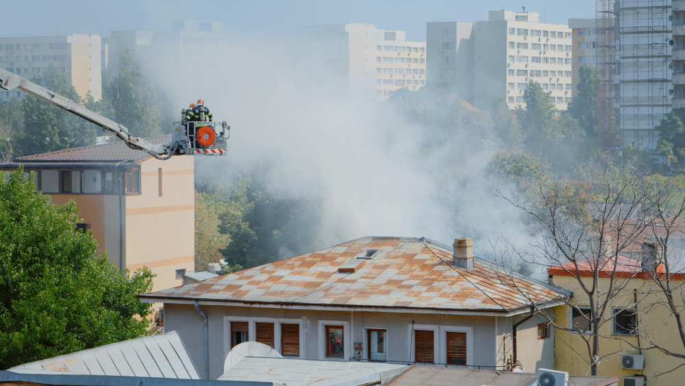 Rifiuti abbandonati, allarme nel quartiere stazione di Reggio Emilia