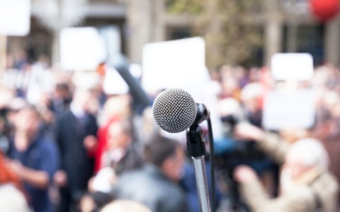 Bondavalli, insulti sessisti online oltre i confini