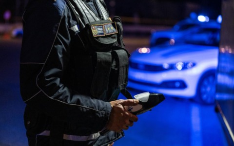 Espulso un 21enne egiziano accusato di furti e rapine