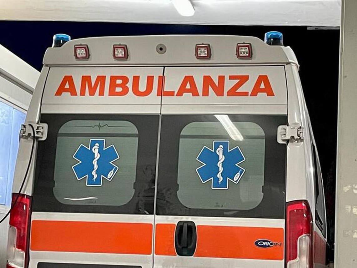 Malore nei boschi, muore un 68enne mentre cerca funghi