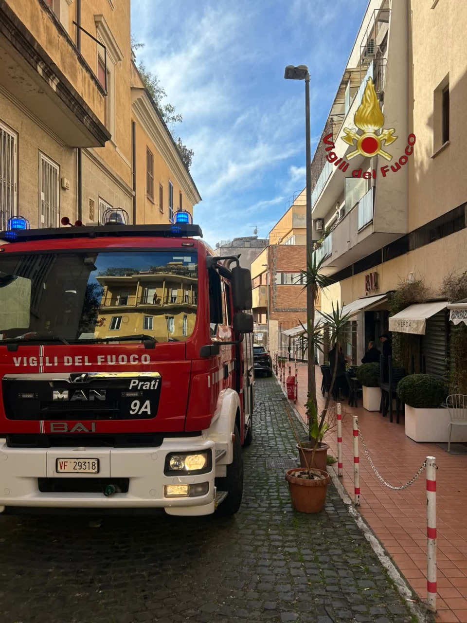Cane cade in una cisterna ad Albinea, salvato dai pompieri