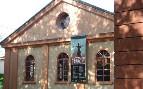 Hardcore e danza a Reggio Emilia: il rave entra in teatro