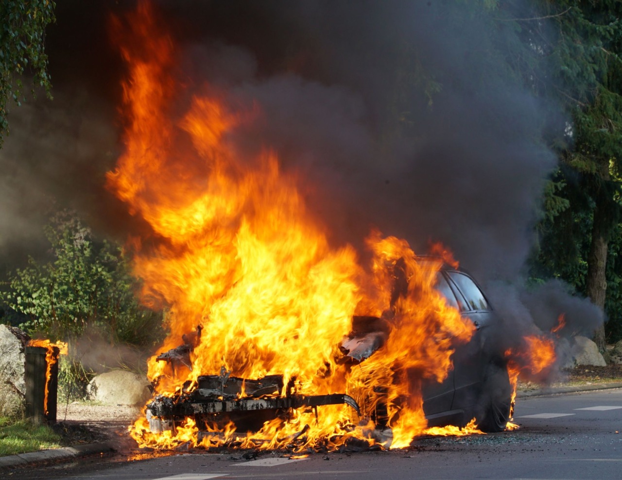 Auto incendiata a Cadelbosco Sopra, si indaga sul dolo